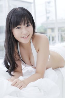 两腿间一大丛黑毛